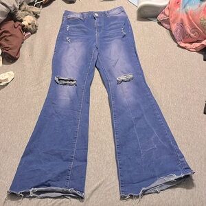 cute only worn 3 times comfortably fabric but little showy I’m 5,2 shows ankles